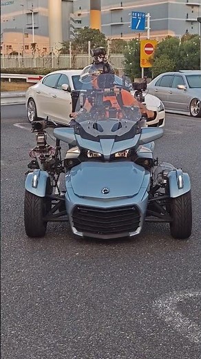 光岡自動車・オロチ、日本神話に登場するヤマタノオロチにヒントを得た有機的なデザインが最大の特徴、ベースはホンダ・NSX、【大黒PA】、2台目はトライク
