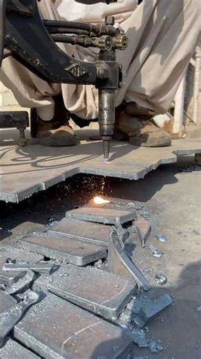 Gas cutting process #restoration #cuttingskills #welding