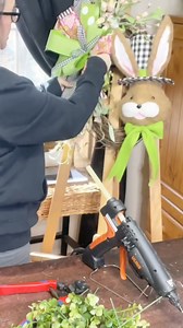 76K views · 866 reactions | BEGINNER SPRING WREATH 勺 This wreath comes together so quickly and it’s definitely beginner friendly!! #diy #diyfloralwreath #onawhimm #hobbylobby #diyhomedecor | On A Whimm Wreaths and Decor by Dona | Facebook