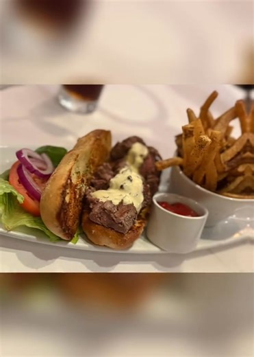 Ruth Chris steakhouse has a wonderful “Happy Hour” starting at 4pm with great priced cocktails and a amazing menu with prices that are crazy! For happy hour you must sit in bar area which is not a big deal with plenty of tables and lush super comfy booths and a beautiful full wall bar. The service and ambiance is carried over here from main dining room. I started with my favorite cocktail here, the “Ruth Manhattan” which is made everytime perfectly! 🍸 Next we had the prime meatballs and the pri