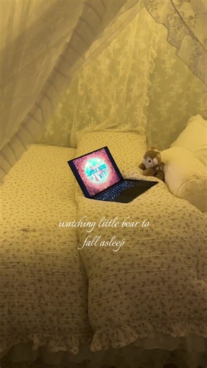 Creating a Nostalgic Princess Room with Canopy Beds