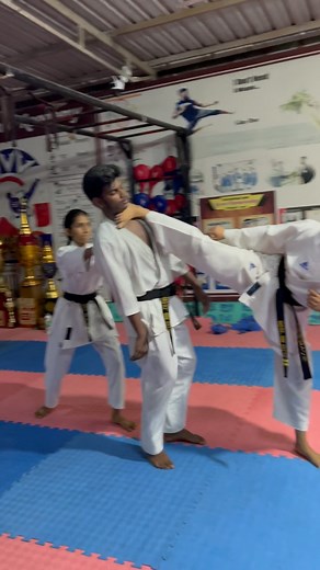 Girls fighting #selfdifence #karate #vkarate #mma #martialarts #reels #fight #kick #kickboxing #bold #trendingreels #trending | V-karate Academy