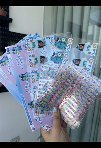 Creatividad nocturna: stickers personalizados y humor