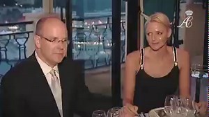 Leurs Altesses Sérénissimes le Prince Albert II et la Princesse Charlène fêteront le 10ème anniversaire de Leur mariage les 1er et 2 juillet prochains. Afin de célébrer cet événement, une mini série de 10 épisodes retraçant les cérémonies et les réjouissances de l'été 2011, le parcours personnel des Époux, Leur rencontre ainsi que Leur vie de Famille aux côtés de Leurs Enfants, sera diffusée sur les réseaux sociaux du Palais Princier à partir du 1er juillet 18h. Their Serene Highnesses Prince Al