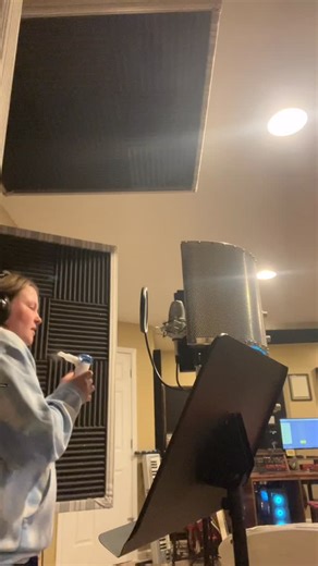 this nebulizer goes everywhere with me this time of year, especially the studio on the weekends. I call it my fake vape because I think I’m funny but I get nervous using it at a stop light because im scared I’ll get pulled over. ✌🏻😋thanks for being here friends. I’m working away at my biggest heart project in a long time and I’m keeping it to myself for now but I’m also really excited to have you guys hear it, hopefully late spring 2026 it’ll be ready to gift to you all 🤲 I’m loving being Mrs