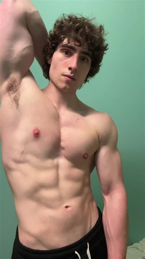 Monthly physique update fueled by The Script and Ben and Jerry’s. Been munching more intuitively the past month while still not trying to eat too much. Not much progress being made but not losing much progress either. Lost some fluff since winter break but no where near as lean as I was pre thanksgiving. Gonna maintain around here for another month before cutting again. 🤠