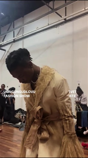 A little peak to the life experience of a runway fashion model it’s the best I tell you 🫂 this was my favourite outfit #lusandajay_wyson #YSEENAGENCY #BECOMINGABRAND #model #runway #becomingamodel #bts