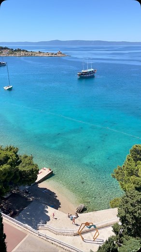 POV: You booked a last-minute getaway to our [PLACES] Dalmacija in #Makarska — and it turned out to be the best decision ever! 😎 P.S. This could be your weekend in 3...2...1... Book now and save up to 20% with our last-minute deal! | Valamar