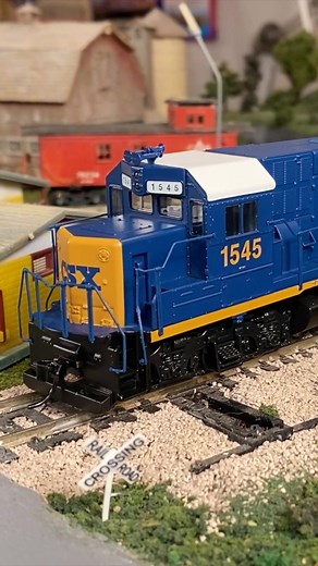Cheapest HO Locomotive on Amazon. Is it good or crap? #locomotive #hoscaletrain #review #budget #diesel #modeltrain