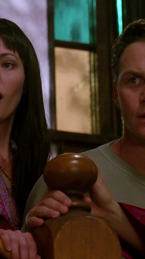 Phoebe uses her ACTIVE power! #charmed | Where to watch: para.mt/Charmed #witchtok #charmedfamily🔮 #phoebehalliwell