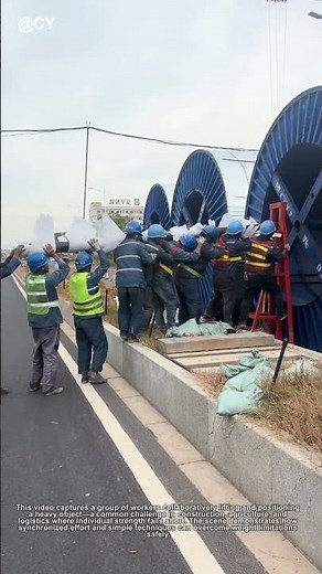 Teamwork Lifts Heavy Loads!🚜 | Powerful Group Lifting Technique