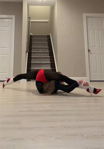 i haven't worked on this much, but if you like it, i'll improve it 🫶🏻 #flexibility #stretching #dance #contortion #talent