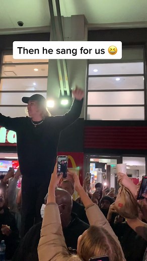 We found The Kid Laroi in McDonald’s! 🤯 @The Kid LAROI. #thekidlaroi #thousandmiles #endoftheworldtour