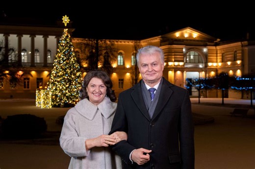 Lietuvos Respublikos Prezidento Gitano Nausėdos ir ponios Dianos Nausėdienės sveikinimas Lietuvos žmonėms Naujųjų Metų p