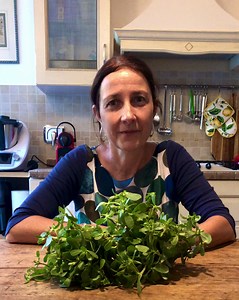 Ottima anche in cucina. La portulaca passata in padella è un contorno delizioso e salutare a base di un’erba spontanea molto comune nei nostri orti e giardini. Ricetta https://blog.giallozafferano.it/renatabriano/portulaca-passata-in-padella-ricetta/ | La nostra politica in cucina di Renata Briano