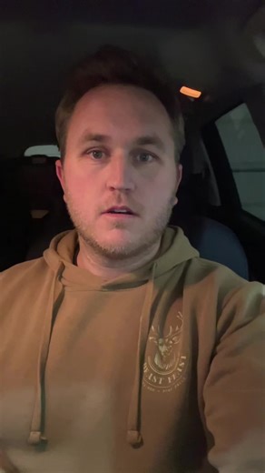 Aireo Cyclone Honest Review // Dangerous levels of pop, lightweight and maneuverable, big sweet spot, responsive power, and filthy spin… Aireo killed it with this. Once it breaks in, this is going to be a weapon in your hands. // #pickleball #pickleballislife #pickleballrocks #paddlereviews #pickleballaddict