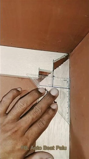 an easy way to find the meeting point of two different angles #woodworking #diy #carpenter #tips