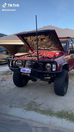 Supercharged V8 Cammed Engine Revving Sound