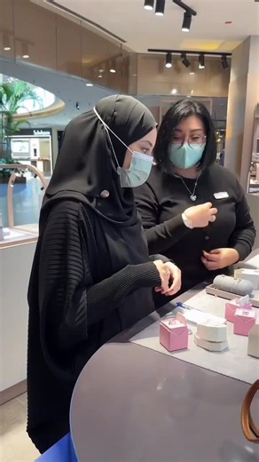 Jewelry Store Experience: Exploring Stunning Pieces