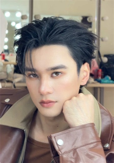 ธนาท็อปเมคอัพสวัสดีค่ะ @Harit_keng 🐎🍀 #kengharit #kengnamping #thanatopmakeup #ช่างแต่งหน้า
