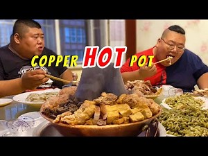 Fat brother took Xiao Fat to taste the local specialties