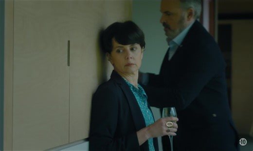 Manipulations - S01 E06