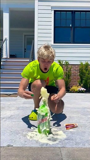 DO NOT Mix Mountain Dew and TOOTHPASTE!! 😱