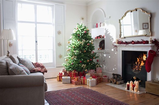 12 Easy Ways to Make a Fake Tree Look Fuller