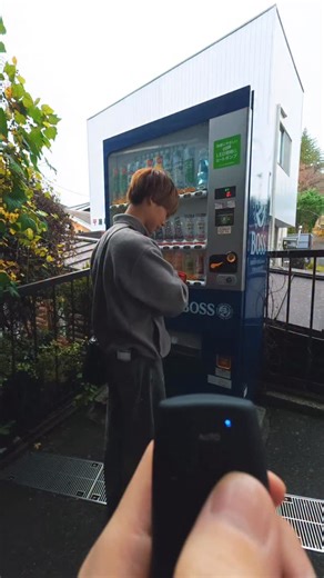 ゆー on Instagram: "自販機のボタン押したら⚡️🥹 What Kind of Button Did I Push?! ⚡️😳 #WhatKindOfButton #ElectricReaction #ButtonMystery #Reaction #ElectricShock #ViralVideo #Surprise #DontPressTheButton #Unexpected #自販機 #リアクション #謎のボタン #電気 #ショック #ビリビリ #思ってたんと違う"