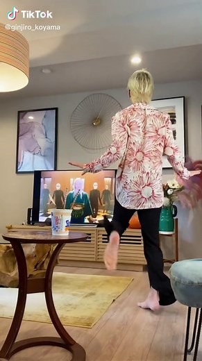 背中男ダンスの魅力と振り付け