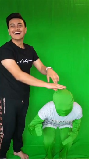 Blooper At The End 💚 #prank #magictrick #comedy #greenscreen | Betheaki