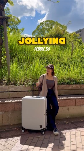 𝗠𝗶𝘆𝘂𝘂 | 旅する𝙎𝙞𝙣𝙜𝙚𝙧 𝙎𝙤𝙣𝙜 𝙬𝙧𝙞𝙩𝙚𝙧 | \20%オフクーポン発行！/ スーツケースって家での置き場に正直、めっちゃ困ってたけど、これなら、17cmの薄さになるから、ベッドの下やクローゼットの隙間に収納できて、邪魔にならない！ 私は、長期旅行用にPEBBLEの容量106Lを選んだけど、... | Instagram