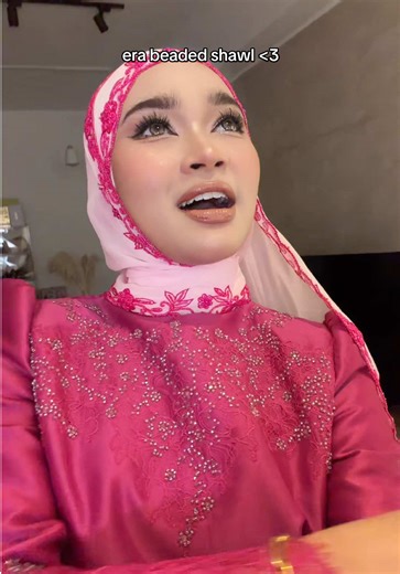 Hijab Tutorial: Create Your Stunning Beaded Shawl