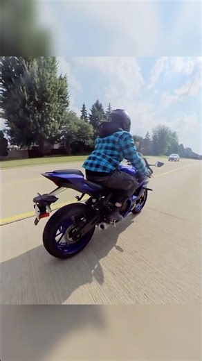 Do you prefer comfort or performance? #r7 #motorcycle