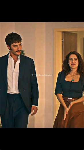 Sᴀ Wᴏʀʟᴅ🎶 on Instagram‎: "وای برگام🥹😭 سرهات کمک‌میکنه ییلدیز درس‌بخونه😍🥹 و بگین معلمش کیه.. همون استاده که عاشقش بود😂😮‍💨🔥 حسودی سرهات لودینگ😂❤️‍🔥 ازونطرف ملک زورش میادو با سرهات دعوا میکنه؛ سرهات ازش طلاق میگیره😱 یکم زود نبود؟ حس میکنم خواب ورویاست😃 اینارو ولش فقط بغل ییلسر🥹😭🫂✨🦋"‎