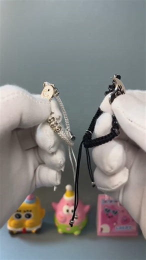 Ladies locket and bracelet with designs