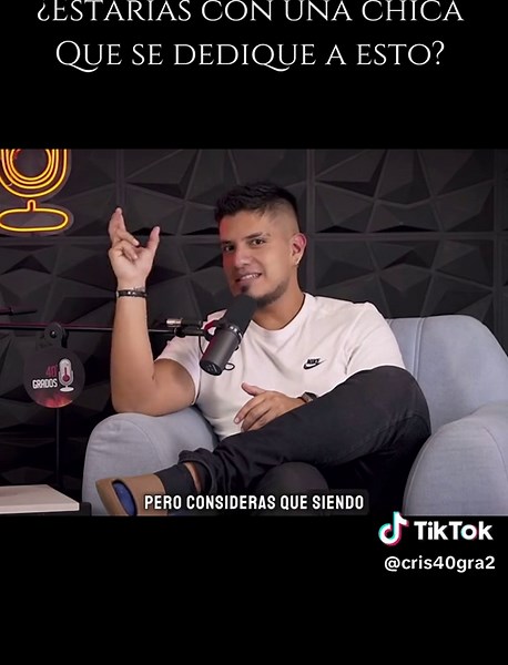 ¿Saldrías con una chica del 40 Grados Podcast?