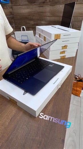 8.7K views · 2.1K reactions | #samsung #samsunggalaxybook #amoleddisplay #oled #intel #intelcore #laptop #pcportable | DZ Laptops | Facebook