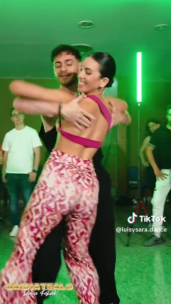 🌹 Bachatango 🌹 @Havana D'Primera ♥️ #bachatango #love #dance #video #tiktok #music #dancers #tiktokspain #spain #work #worklife #tango #bachata