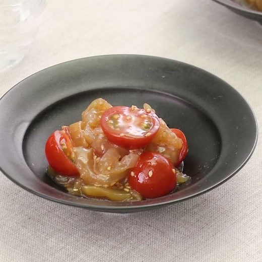 前菜にオススメ！ 中華クラゲとトマトの黒酢あえのレシピ動画・作り方 | デリッシュキッチン