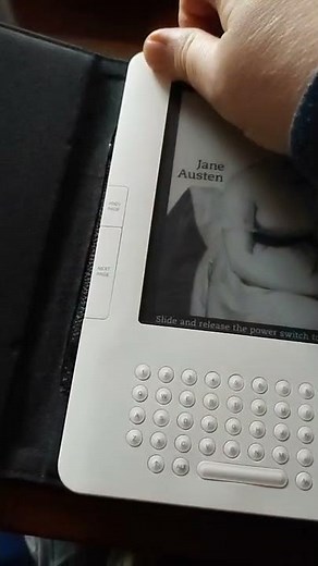 Kindle 2 (2009) -v- Kindle 10 (2021)