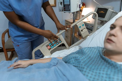 Tipos de Camas Hospitalarias: Características y Accesorios