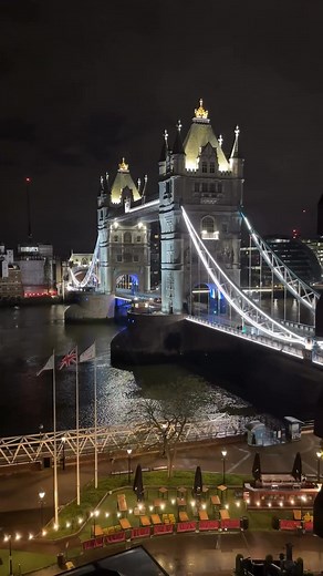 When the evening view looks this good out of your London hotel! ✨🇬🇧 Book your room with a view today via the link below: https://brnw.ch/21wXDYs 📷 @hi_dooli via Instagram #thetowerhotel #londonhotels #londonhotelswithaview #towebridgeviews #londonbreaks #londonwinterstays | The Tower Hotel