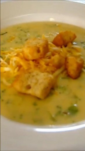 VELVEETA BROCCOLI CHEESE SOUP 😋 Creamy & Delicious 😍 #food #fun #cooking #soup #recipe #shorts