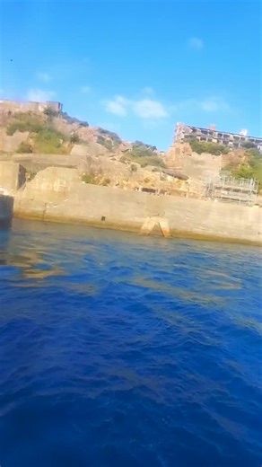 拓也 on Instagram: "船から見る 世界遺産軍艦島。 (動画ver) 平日にも関わらず 賑わっていました。 歴史を肌で 感じた😄 #世界遺産 #軍艦島 #長崎 #長崎県 #観光"