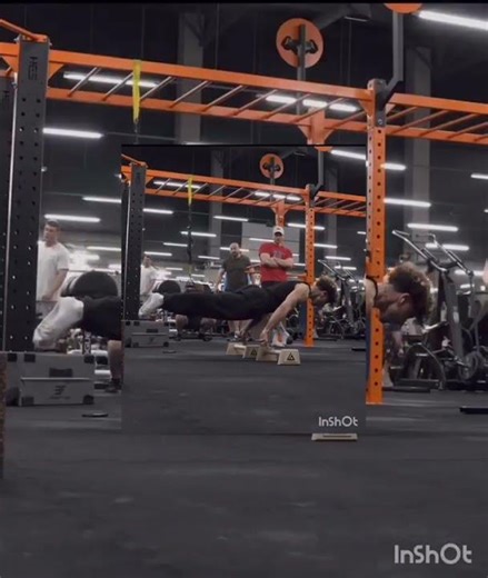 Bodybuilder push-ups with two finger