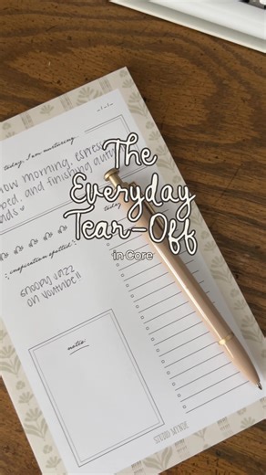 The best planning tool is the tool that you’ll actually USE— predictable. Aesthetic. Practical. That’s exactly how I designed the Everyday Tear-Off. #organizationhacks #notepadplanners #stationeryhaul #founderplanning #creativeentrepreneur