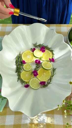 Beautiful Bug Repellent Centerpiece 🌿 #PestControl #centerpiece #summerparty