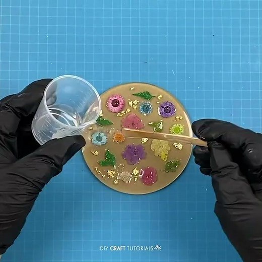 RESIN COASTER WITH DRIED FOWERS #shorts