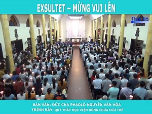 EXSULTET - MỪNG VUI LÊN BẢN VĂN: ĐỨC CHA PHAOLÔ NGUYỄN VĂN HÒA TRÌNH BÀY: QUÝ THÀY HỌC VIỆN DÒNG CHÚA CỨU THẾ Bài Exsultet gồm ba phần. Phần đầu như tiếng kèn lệnh bằng thơ với ba lời hô hào “Mừng vui lên” (Exsultet trong tiếng Latinh). Tiếp theo là một phần như kinh Tiền Tụng (Preface) tạo nên phần thân của bài thánh ca, so sánh giữa lễ Vượt Qua của Cựu Ước với sự Phục Sinh vui mừng của Đức Kitô. Bài Exsultet kết thúc với lời nguyện xin Chúa Cha toàn năng chấp nhận lễ dâng cây Nến Phục Sinh và 